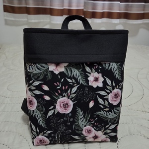 Hátizsák fekete-rózsaszín virágmintás - Meska.hu