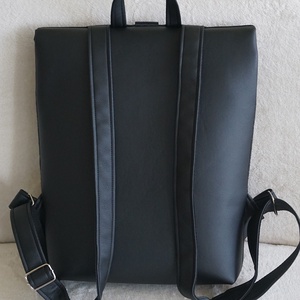 Kihajtható hátizsák fekete-nyomott pillangós - táska & tok - hátizsák - roll top hátizsák - Meska.hu