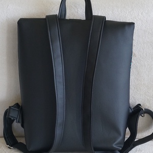 Kihajtható hátizsák fekete-leveles - táska & tok - hátizsák - roll top hátizsák - Meska.hu