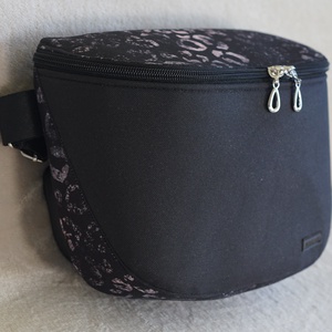 Oldaltáska fekete-mintás - táska & tok - kézitáska & válltáska - vállon átvethető táska - Meska.hu