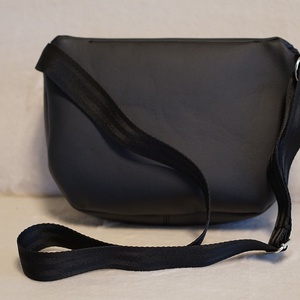 Oldaltáska fekete - nyomott pillangó mintás - táska & tok - kézitáska & válltáska - vállon átvethető táska - Meska.hu