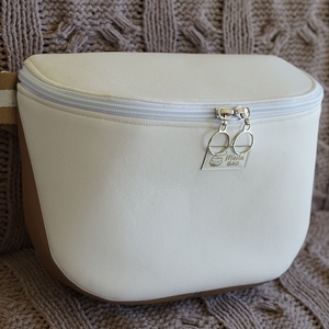 Oldaltáska fehér-barna - táska & tok - kézitáska & válltáska - vállon átvethető táska - Meska.hu