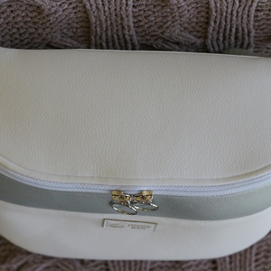 Oldaltáska fehér-ezüst - táska & tok - kézitáska & válltáska - vállon átvethető táska - Meska.hu