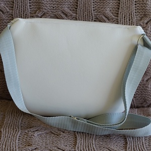 Oldaltáska fehér-ezüst - táska & tok - kézitáska & válltáska - vállon átvethető táska - Meska.hu