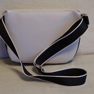 Oldaltáska mandula-fekete - táska & tok - kézitáska & válltáska - vállon átvethető táska - Meska.hu