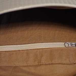 Oldaltáska barna-piramis mintás - táska & tok - kézitáska & válltáska - vállon átvethető táska - Meska.hu