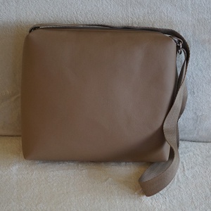 Barna-fekete geometriai mintás oldaltáska - táska & tok - kézitáska & válltáska - vállon átvethető táska - Meska.hu