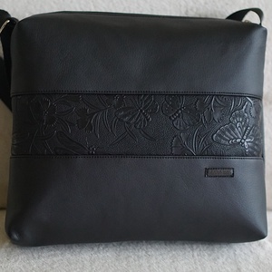 Barna-fekete pillangó mintás oldaltáska, Táska & Tok, Kézitáska & válltáska, Vállon átvethető táska, Varrás, MESKA