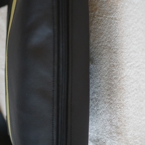 Barna-fekete olívazöld oldaltáska - táska & tok - kézitáska & válltáska - vállon átvethető táska - Meska.hu