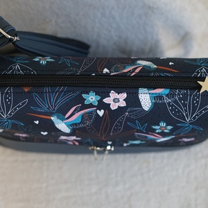 Gárnitkék - kolibri mintás oldaltáska - táska & tok - kézitáska & válltáska - vállon átvethető táska - Meska.hu