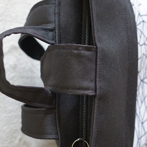 Hátizsák fekete-fehér geometriai mintás - táska & tok - hátizsák - hátizsák - Meska.hu