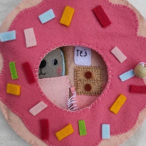 CSENDESKÖNYV, cicababa fánk ház, fánk, cica, baba, kislány, játék, mancsicsi, babaház - játék & sport - készségfejlesztő és logikai játék - készségfejlesztő és logikai játék - Meska.hu