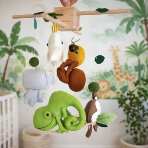 BABAFORGÓ, Dzsungeles, esőerdős babaforgó, lajhár, elefánt, maki, kakadú, kaméleon - baba - mama - baba játékok - kiságyforgó - Meska.hu