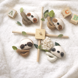 BABAFORGÓ lajhárral, kézműves magyar termék Mancsicsi műhelyéből , Baba - mama, Baba játékok, Kiságyforgó, Varrás, MESKA