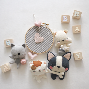 BABAFORGÓ kutyával, Kézműves magyar termék Mancsicsi műhelyéből , Baba - mama, Baba játékok, Kiságyforgó, Varrás, MESKA