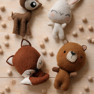 BABAFORGÓ erdei állatokkal, nyuszi, róka, szarvas, maci, kézműves termék Mancsicsi műhelyéből  - baba - mama - baba játékok - kiságyforgó - Meska.hu