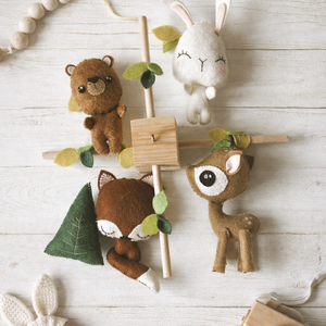 BABAFORGÓ erdei állatokkal - nyuszi, maci, róka, szarvas Mancsicsi műhelyéből  - baba - mama - baba játékok - kiságyforgó - Meska.hu