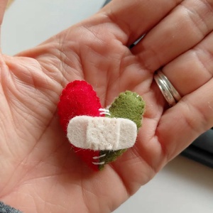 Nemzeti kitűző - kézműves magyar termék  - ékszer - kitűző és bross - Meska.hu