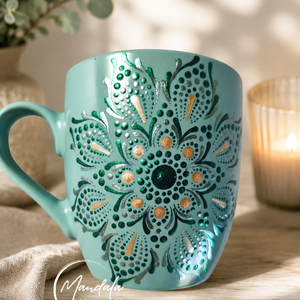 Kézzel festett mandala teásbögre, egyedi porcelán bögre smaragd, pezsgő színben , Otthon & Életmód, Konyhafelszerelés, tálalás, Tálalás, Teás- és kávés pohár, készlet, Festészet, Festett tárgyak, MESKA