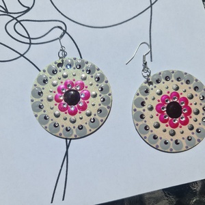 Mandala pontozott fa-akril fülbevaló 5cm hand made egyedi új (III) - ékszer - fülbevaló - lógós kerek fülbevaló - Meska.hu