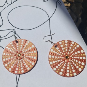 Mandala pontozott fa-akril fülbevaló 5cm hand made egyedi új (IV) - ékszer - fülbevaló - lógós kerek fülbevaló - Meska.hu