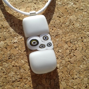 Fehér kapszula medál - Meska.hu