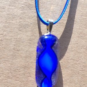 Kék-fehér csavart mintás medál - Meska.hu