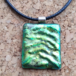 Zöld irizáló medál - Meska.hu