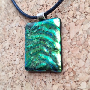 Zöld irizáló medál - ékszer - nyaklánc - medál - Meska.hu Zöld irizáló medál - ékszer - nyaklánc - medál - Meska.hu