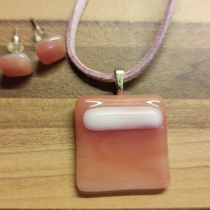 Rózsaszín vonal med�l és füli  - Meska.hu