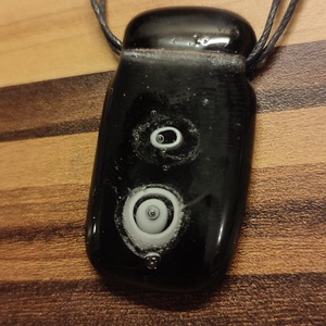 Fekete fehér körök medál - ékszer - nyaklánc - medál - Meska.hu