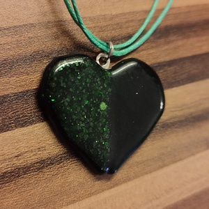 Zöld félcsillogós szív medál - ékszer - nyaklánc - medál - Meska.hu