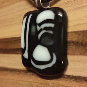 Fekete-fehér medál - ékszer - nyaklánc - medál - Meska.hu