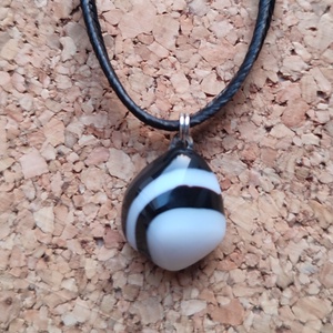 Fekete-fehér csíkoska medál - Meska.hu