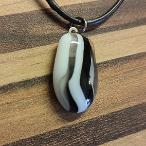 Fekete-fehér csíkoska II. medál - ékszer - nyaklánc - medál - Meska.hu