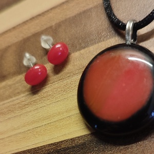 Piros-fekete medál és füli - ékszer - nyaklánc - medál - Meska.hu