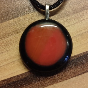 Piros-fekete medál és füli - ékszer - nyaklánc - medál - Meska.hu