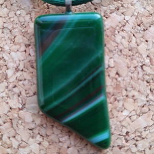 Zöld csíkoska medál - Meska.hu