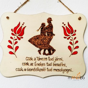 Népies magyaros mintás, néptáncos pirogravírozott kép , Otthon & Életmód, Dekoráció, Ajtó- és ablak dekoráció, Ajtódísz & Kopogtató, Gravírozás, pirográfia, MESKA