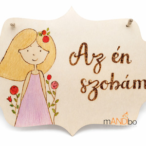 Az én szobám - lányos gyerekszoba ajtajára , Baba - mama, Babaszoba dekoráció, Gyerek névtábla, Gravírozás, pirográfia, MESKA