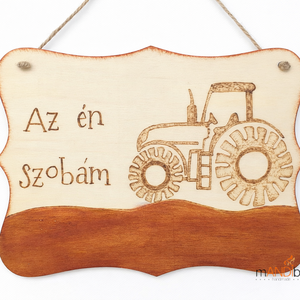 Traktoros gyerekszoba ajtajára készült pirogravírozott kép , Baba - mama, Babaszoba dekoráció, Gyerek névtábla, Gravírozás, pirográfia, MESKA