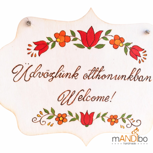 Üdvözlünk otthonunkban -Welcome virágmintás kopogtató - pirogravírozott képecske, Otthon & Életmód, Dekoráció, Ajtó- és ablak dekoráció, Ajtótábla, Gravírozás, pirográfia, MESKA