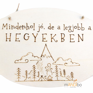 Mindenhol jó, de a legjobb a hegyekben  - pirogravírozott kép kirándulás kedvelőknek, Otthon & Életmód, Dekoráció, Ajtó- és ablak dekoráció, Ajtódísz & Kopogtató, Gravírozás, pirográfia, MESKA