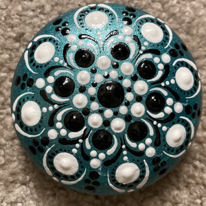 Türkiz-fekete-fehér pontozott mandalakő, Otthon & Életmód, Dekoráció, Spiritualitás, Mandala, Festett tárgyak, MESKA