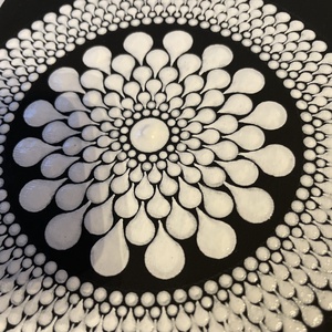 Fekete-fehér cseppmintás pontozott mandala - otthon & életmód - dekoráció - spiritualitás - mandala - Meska.hu