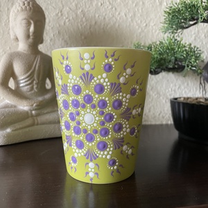 Almazöld bögre fehér-lila pontozott mandala mintával - Meska.hu