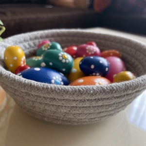 Kosárnyi színes húsvéti tojás - esküvő - dekoráció - asztaldísz - Meska.hu