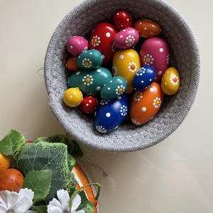 Kosárnyi színes húsvéti tojás, Esküvő, Dekoráció, Asztaldísz, Festett tárgyak, MESKA