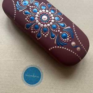 Bordó színű szemüvegtok pontozott mandala mintával - táska & tok - pénztárca & más tok - szemüvegtok - Meska.hu
