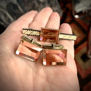 Antik fém mandzsettagomb + nyakkendőtű '60-as évekből,retro mandzsettagomb, vintage mandzsetta, elegáns ajándék férfinak - ékszer - mandzsettagomb - Meska.hu